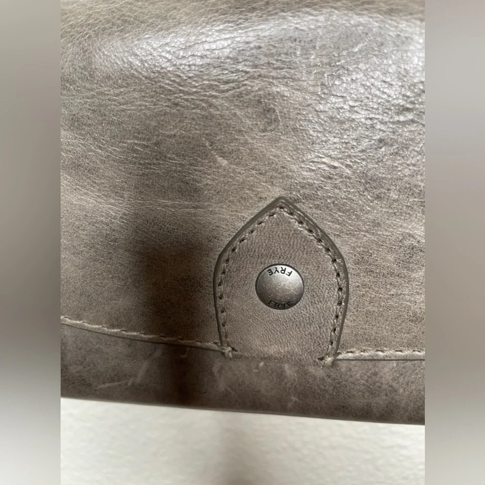 NWOT Frye Melissa gray Distressed Leather Flap Crossbody Wallet - Picture 4 of 11